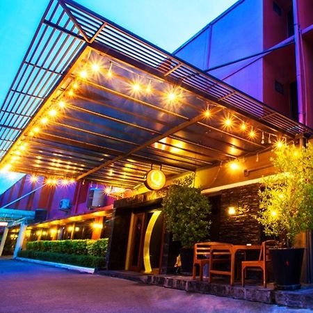 Q Hotel Bangkok Bagian luar foto