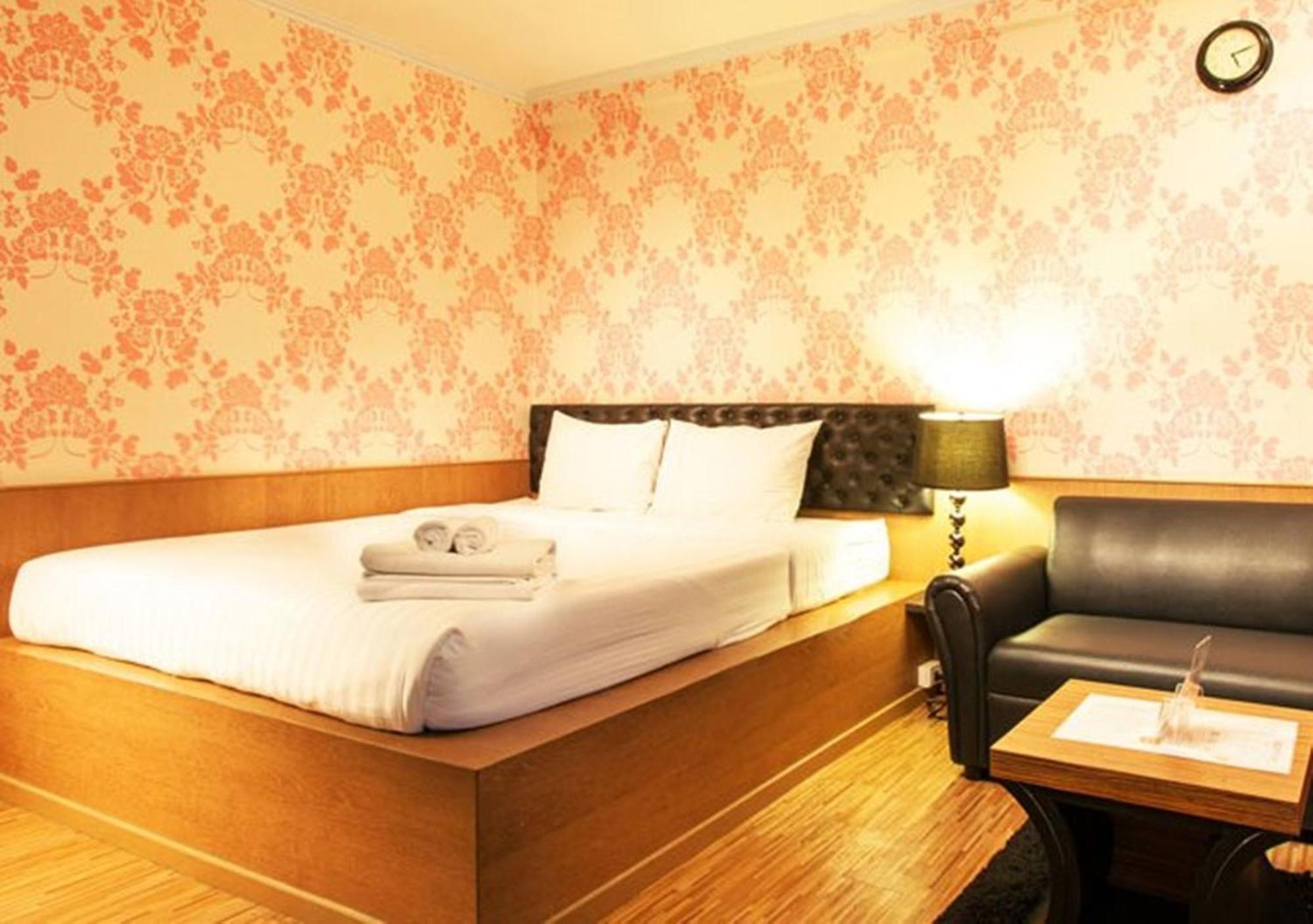 Q Hotel Bangkok Bagian luar foto