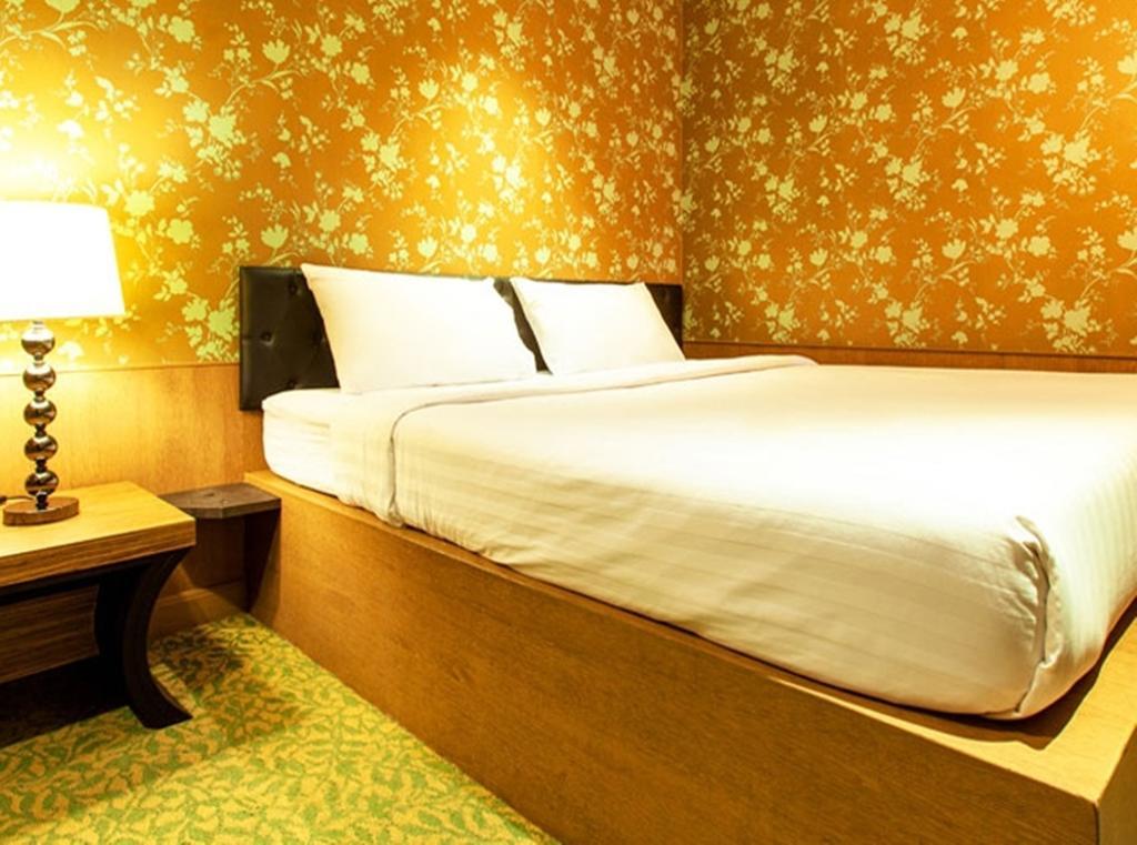 Q Hotel Bangkok Bagian luar foto