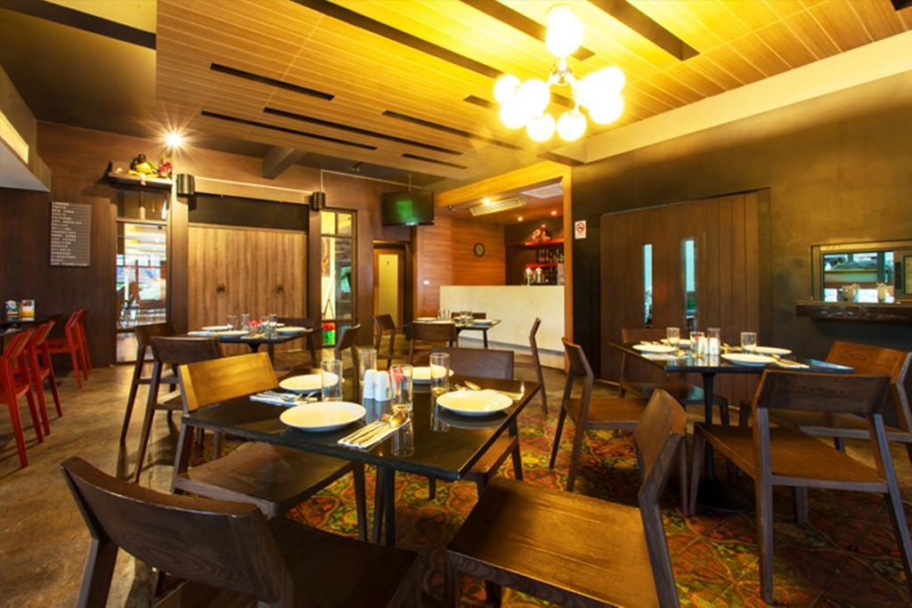 Q Hotel Bangkok Bagian luar foto