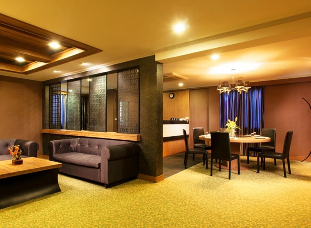 Q Hotel Bangkok Bagian luar foto