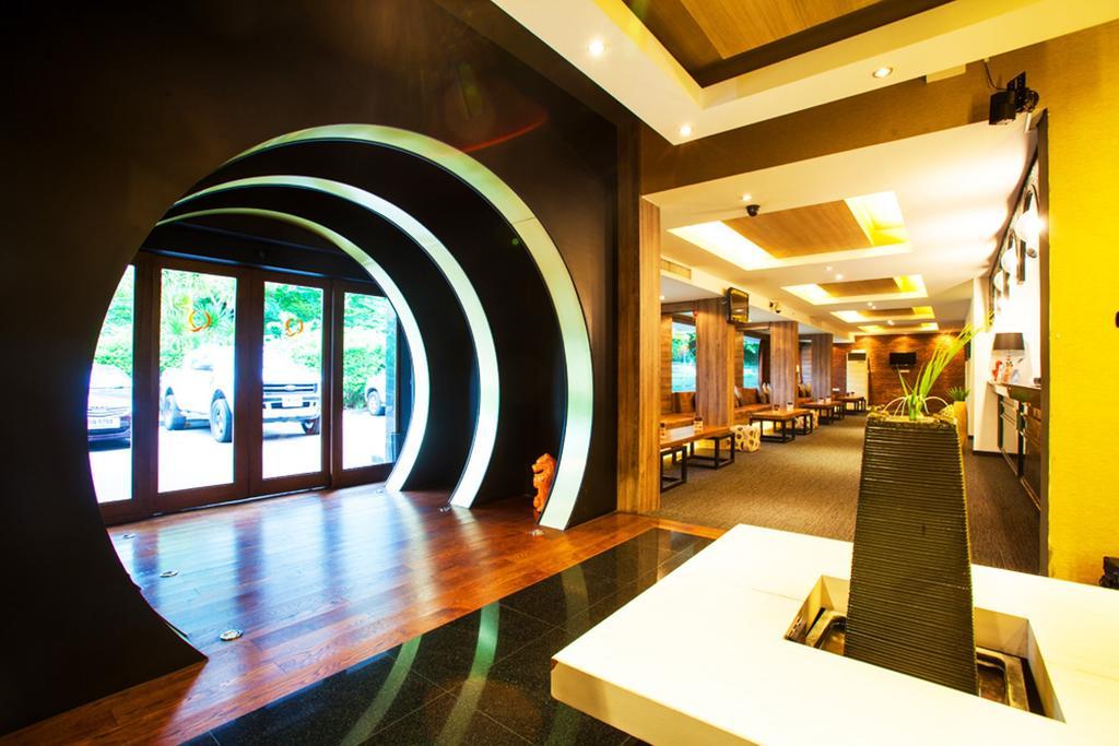 Q Hotel Bangkok Bagian luar foto