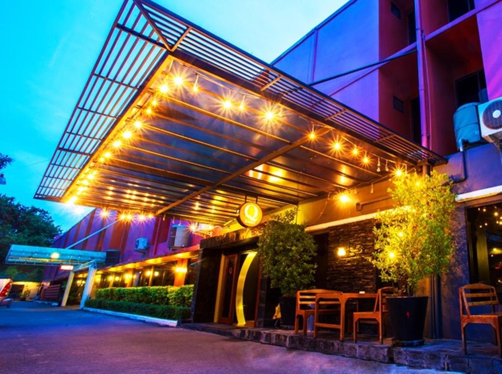 Q Hotel Bangkok Bagian luar foto