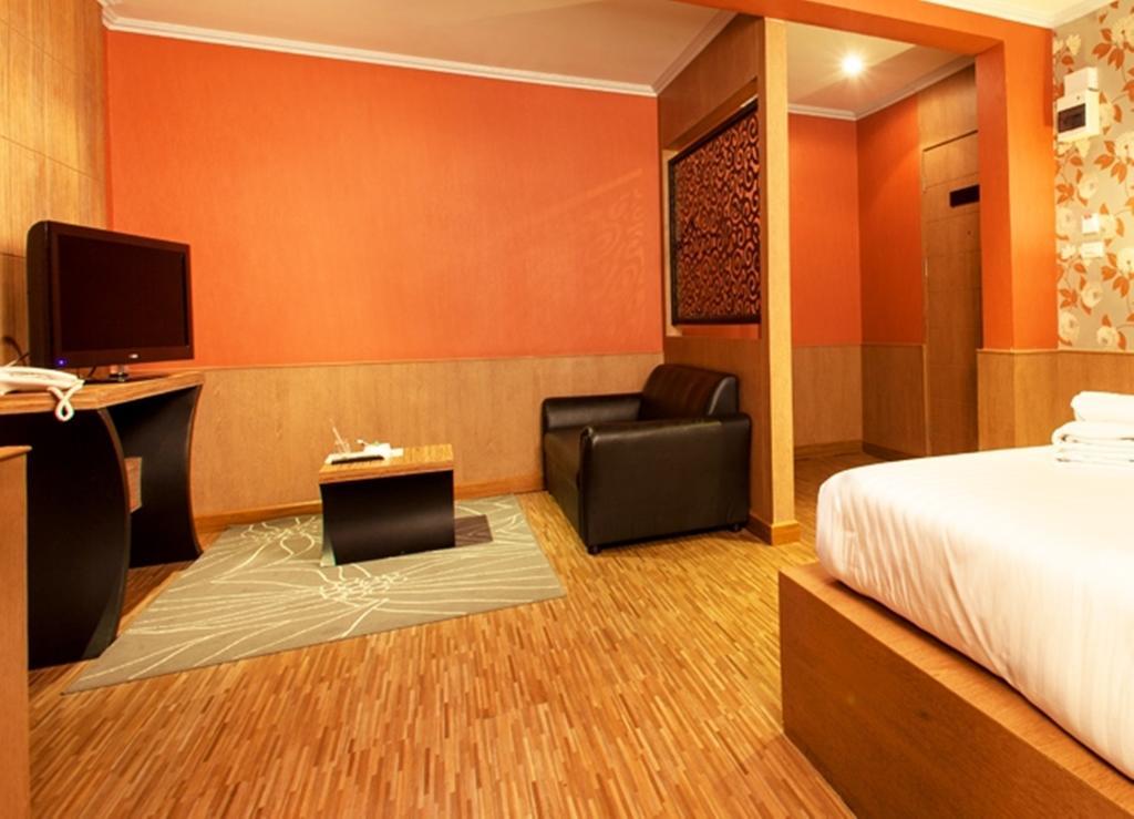 Q Hotel Bangkok Bagian luar foto