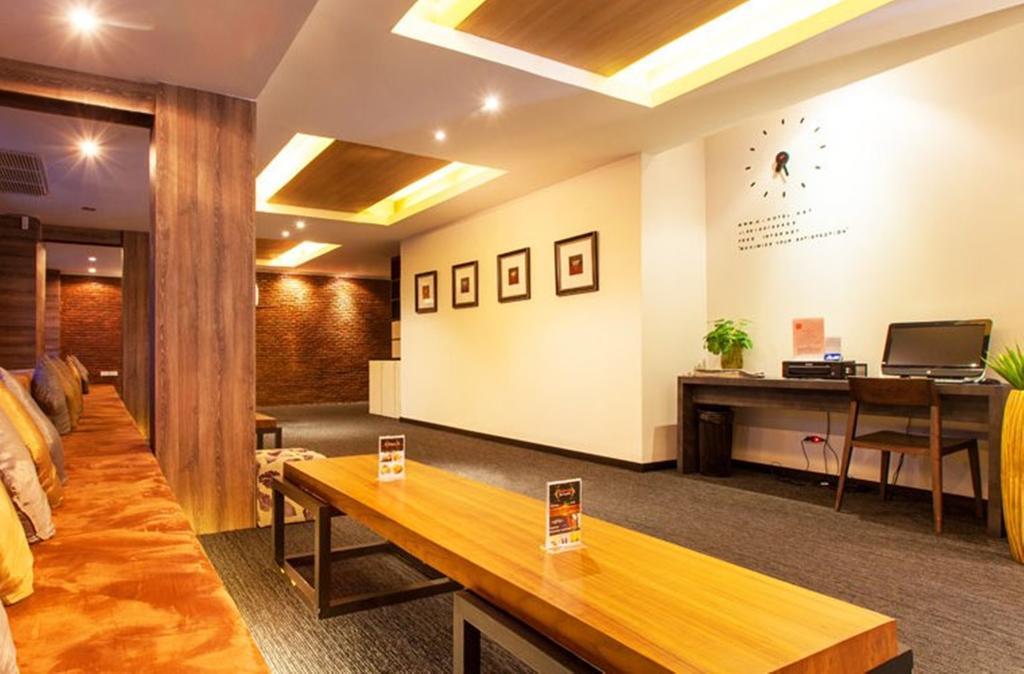Q Hotel Bangkok Bagian luar foto