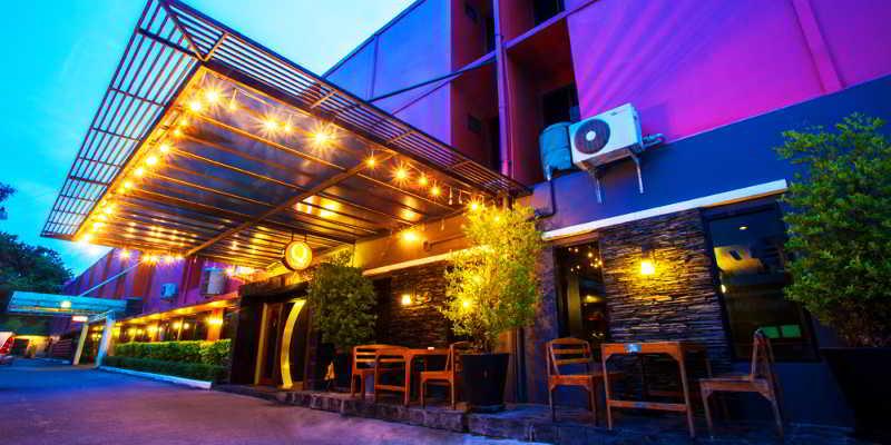 Q Hotel Bangkok Bagian luar foto