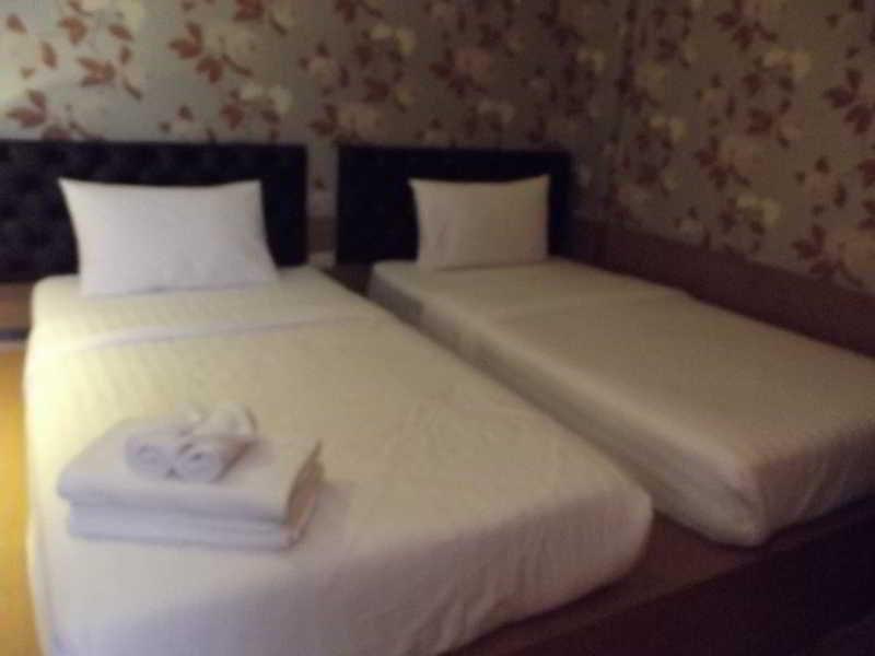 Q Hotel Bangkok Bagian luar foto