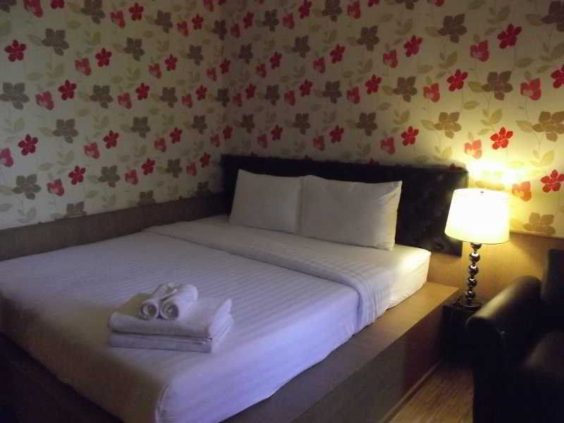 Q Hotel Bangkok Bagian luar foto