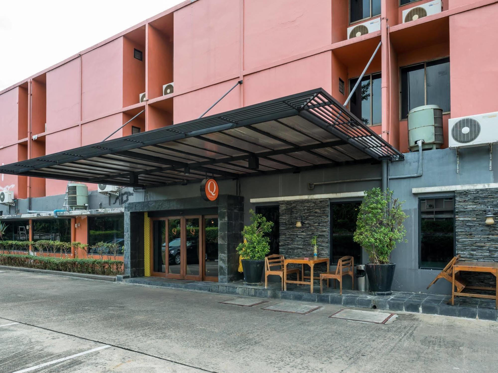 Q Hotel Bangkok Bagian luar foto