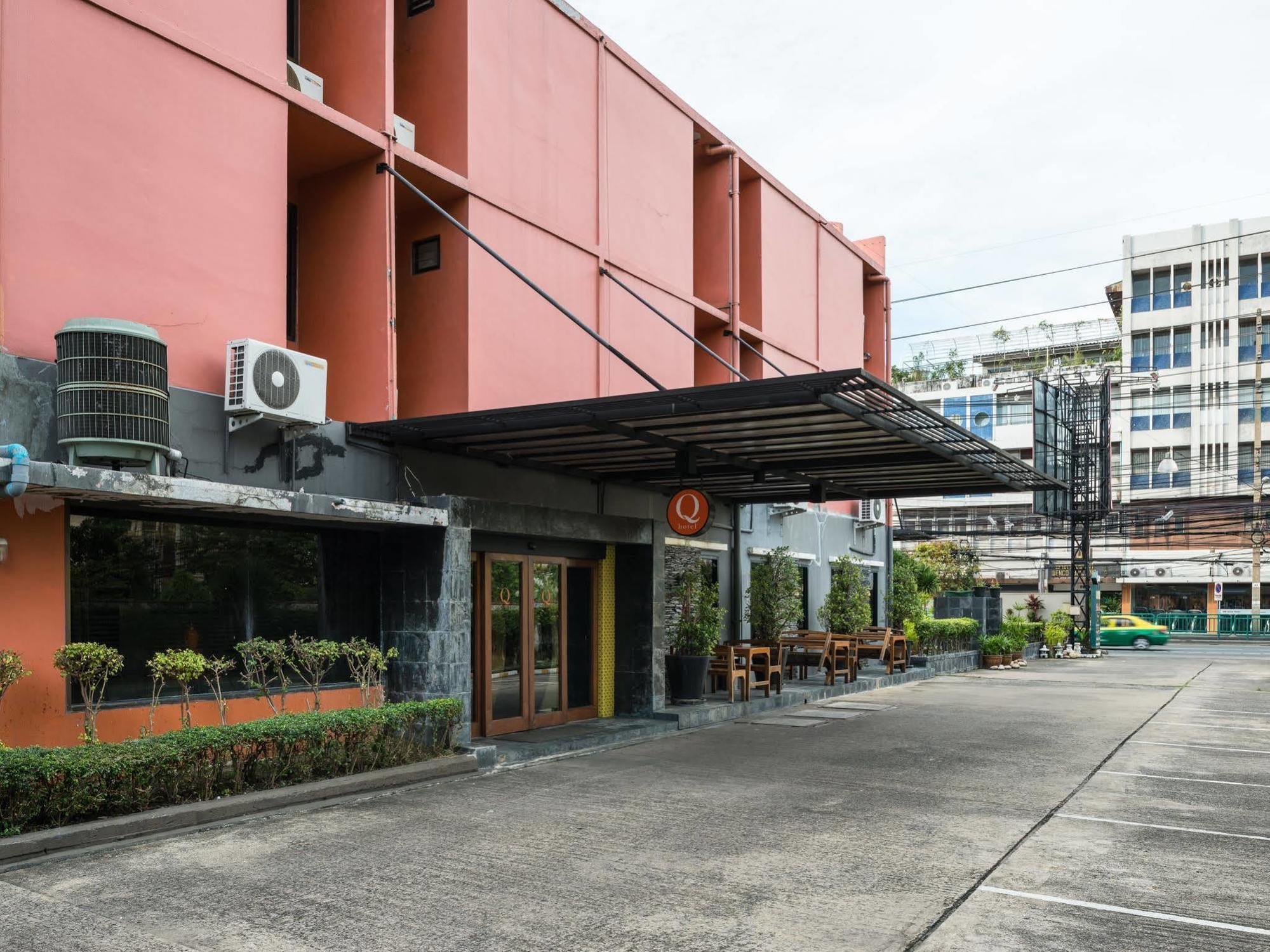 Q Hotel Bangkok Bagian luar foto
