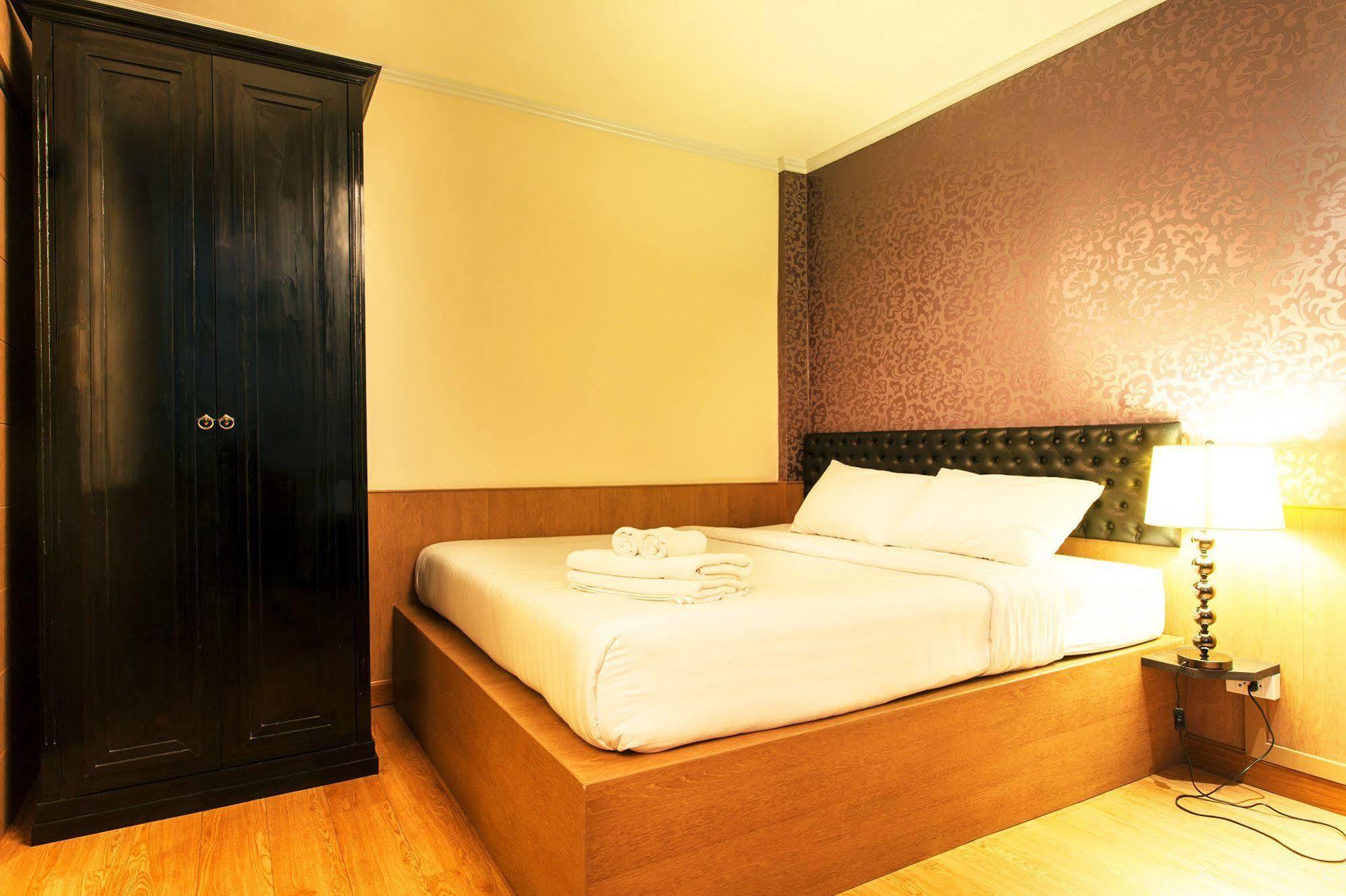 Q Hotel Bangkok Bagian luar foto