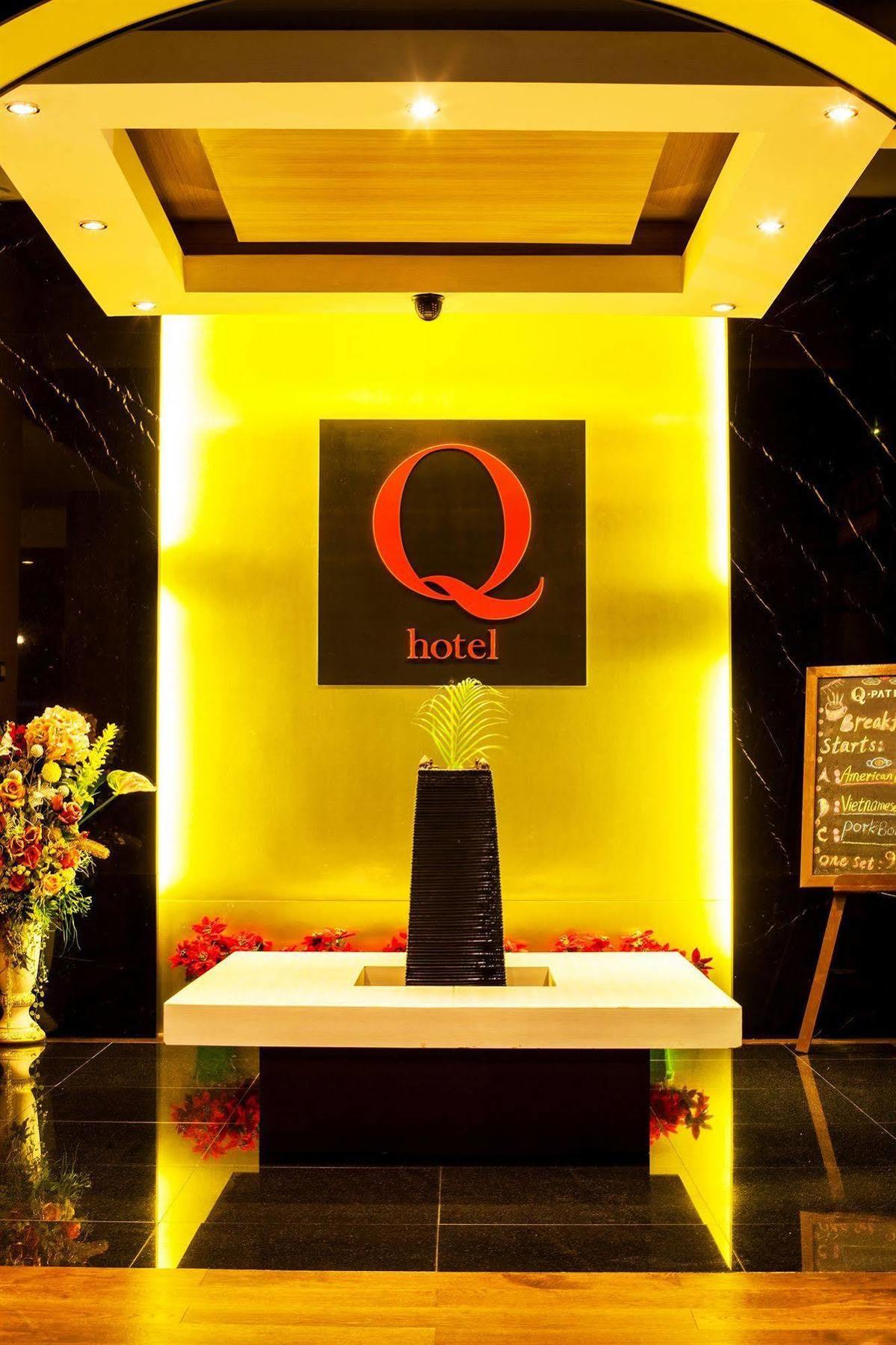 Q Hotel Bangkok Bagian luar foto